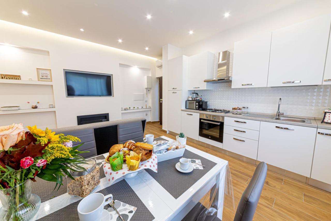 Bed and Breakfast White Gold Napoli Esterno foto